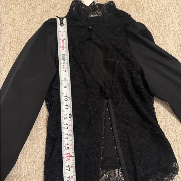 Women’s Urisme Black Lace Blouse w/Clasps and Bell Sleeves
Size Small - Picture 10 of 11